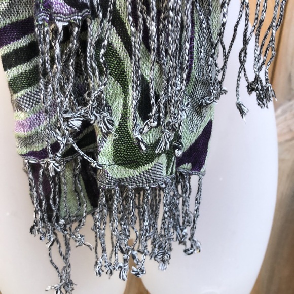 Tolani 100% Viscose Scarf Shawl w/fringe. Purple & Green Shades, wavy pattern - Picture 14 of 16